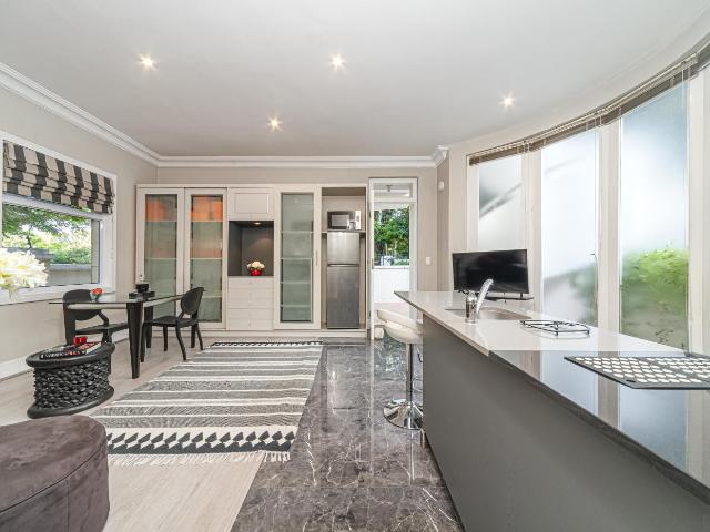 1 Bedroom Apartment To Let in Melrose