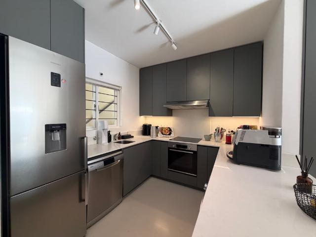 1 Bedroom Apartment To Let in Parktown