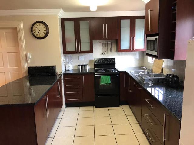 1 Bedroom Apartment To Let in Paulshof