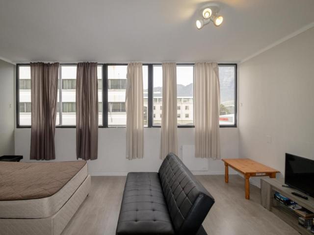 1 Bedroom apartment to rent in Claremont, Cape Town