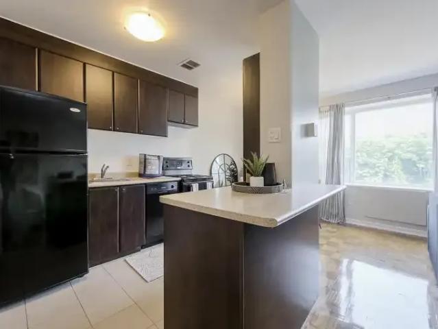 1 Bedroom Apartment Toronto ON 102085754