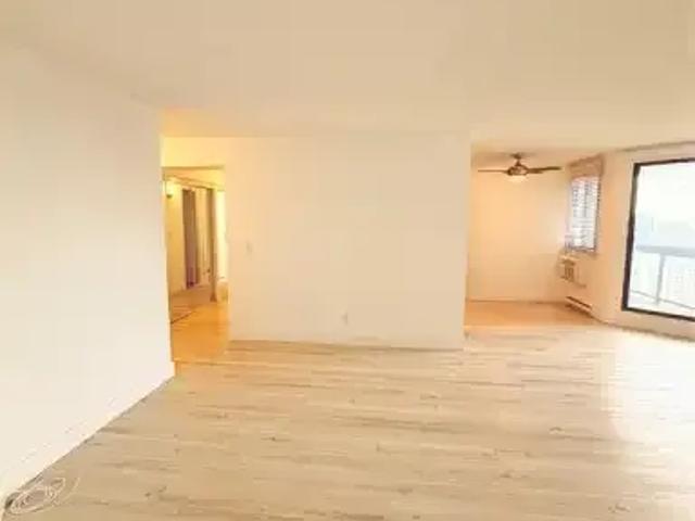1 Bedroom Apartment Windsor ON LS102204333