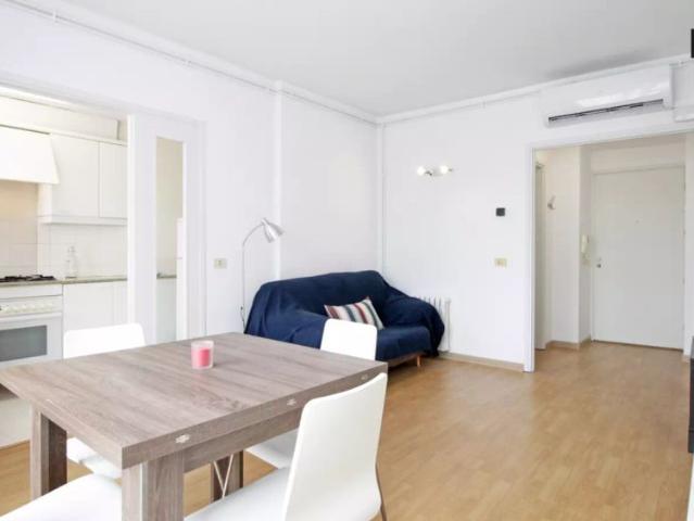 1 bedroom apartment with AC for rent in Poblenou, walk to the beach