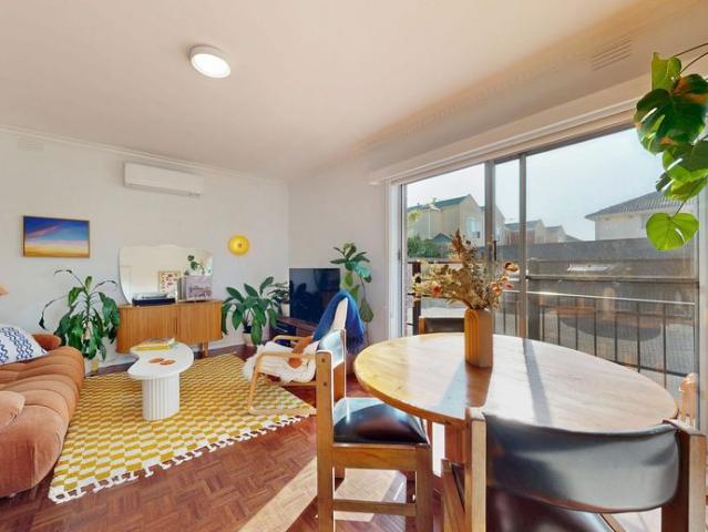 1 Bedroom Apartment with Studio & Oversized Courtyard