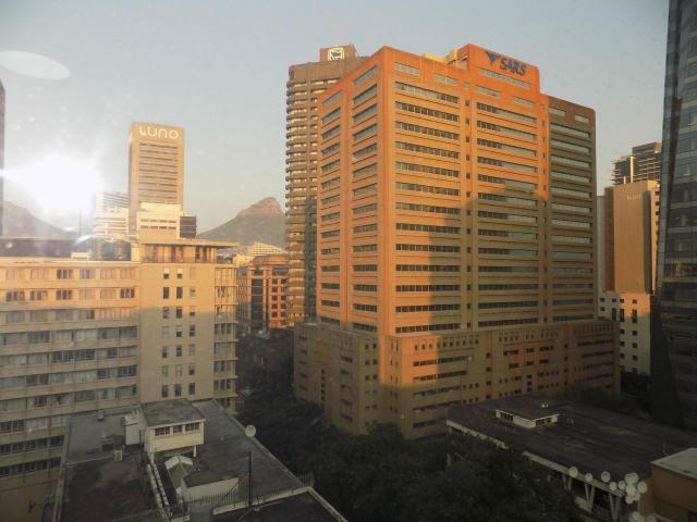1 Bedroom bachelor apartment to rent in Cape Town City Centre