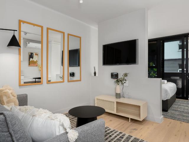 1 Bedroom bachelor apartment to rent in Cape Town City Centre