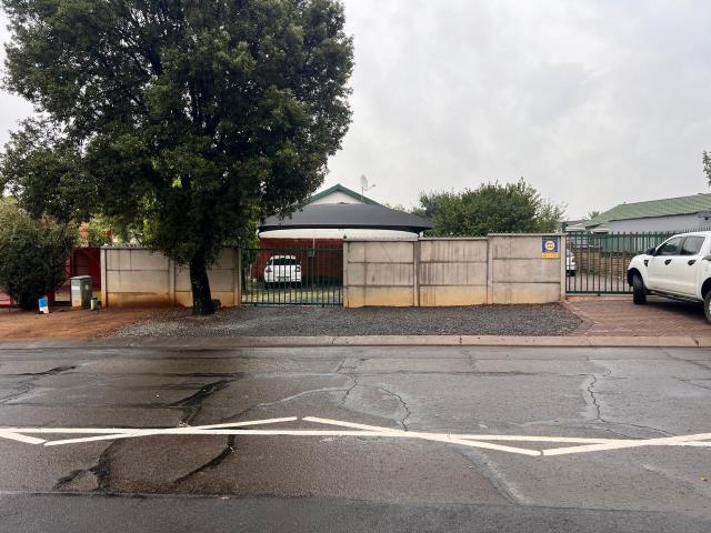 1 Bedroom bachelor apartment to rent in Fauna, Bloemfontein
