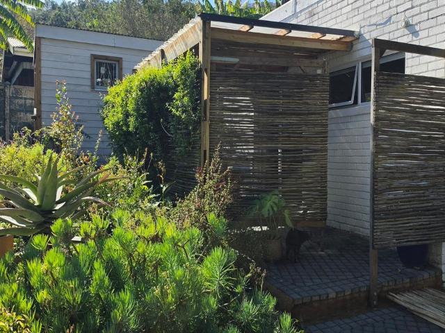 1 Bedroom bachelor apartment to rent in Knysna Central