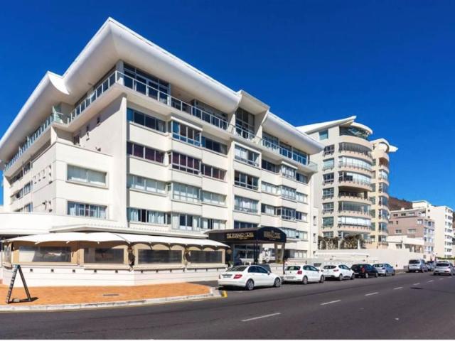 1 Bedroom bachelor apartment to rent in Mouille Point, Cape Town