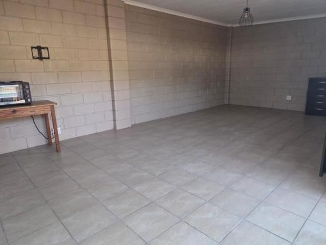 1 Bedroom bachelor flat to rent in Lorraine, Port Elizabeth