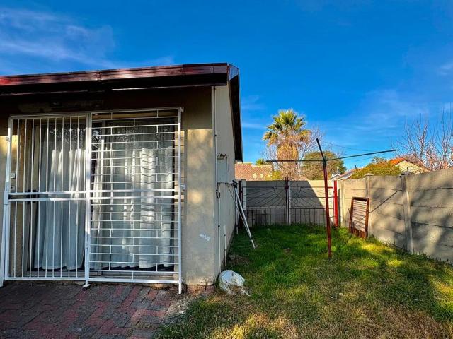1 Bedroom bachelor flat to rent in Secunda