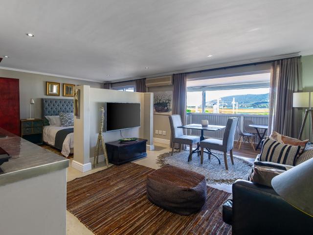 1 Bedroom Bachelor in Thesen Islands