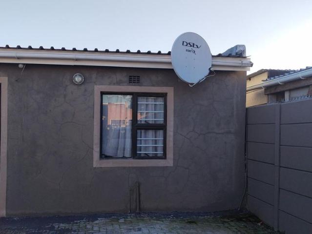 1 Bedroom bachelor rented in Camelot, Kuils River