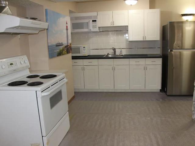 1 Bedroom Basement WALKOUT Private Entrance In Suite Laundry