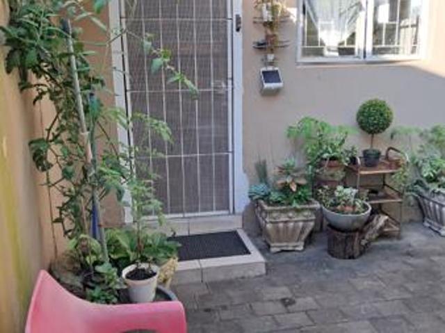 1 Bedroom Garden Cottage in Cowies Hill