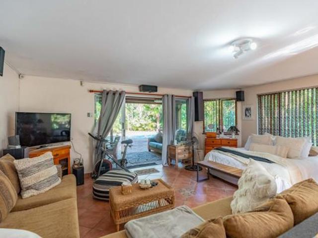 1 Bedroom Garden Cottage in Cowies Hill Park