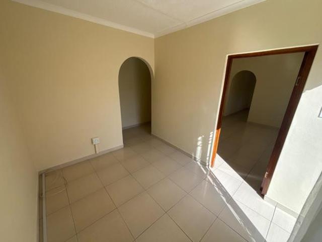 1 Bedroom Garden Cottage in Chatsworth Central