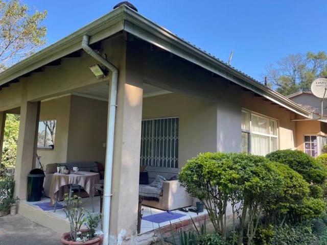 1 Bedroom Garden Cottage in Clarendon