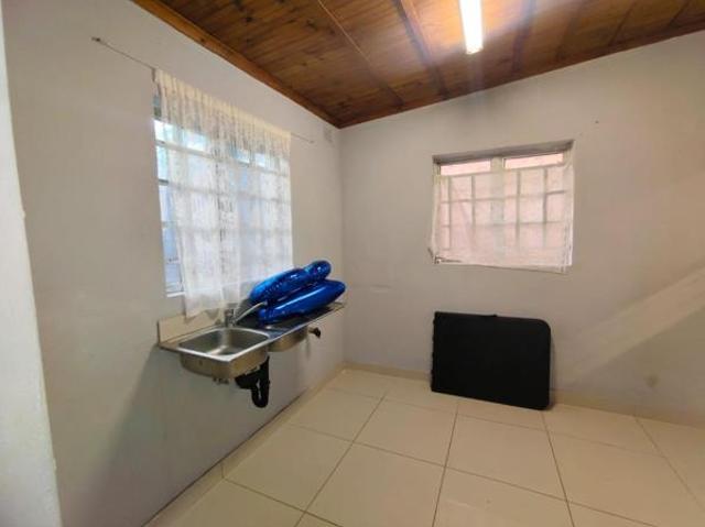 1 Bedroom Garden Cottage in Arena Park