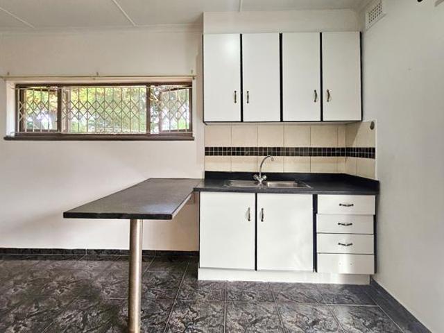 1 Bedroom Garden Cottage in Athlone Park