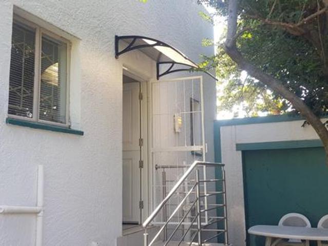 1 Bedroom Garden Cottage in Bordeaux