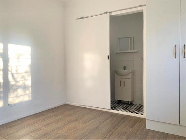 1 Bedroom Garden Cottage in Bordeaux