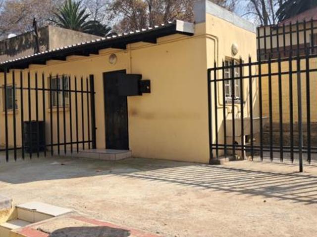 1 Bedroom Garden Cottage in Bezuidenhout Valley
