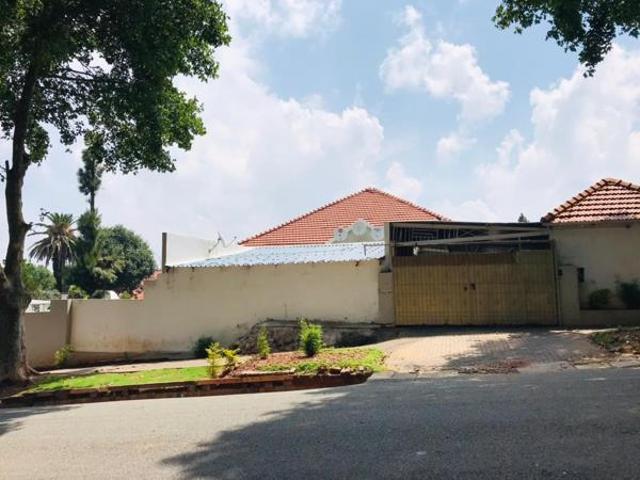 1 Bedroom Garden Cottage in Bezuidenhout Valley
