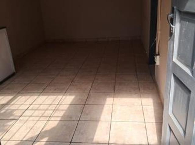 1 Bedroom Garden Cottage in Bezuidenhout Valley