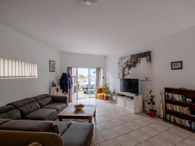1 Bedroom Garden Cottage in Beachview