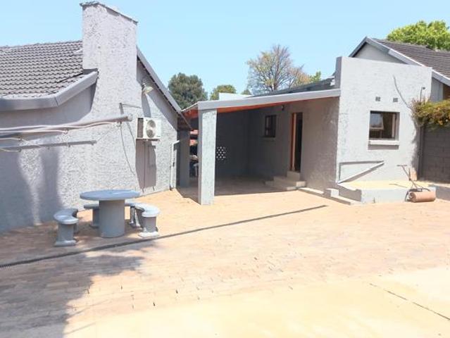 1 Bedroom Garden Cottage in Blairgowrie