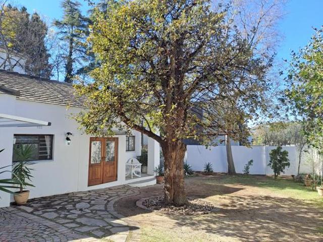 1 Bedroom Garden Cottage in Bryanston East