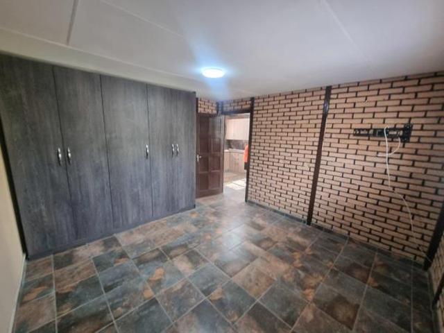 1 Bedroom Garden Cottage in Brackendowns