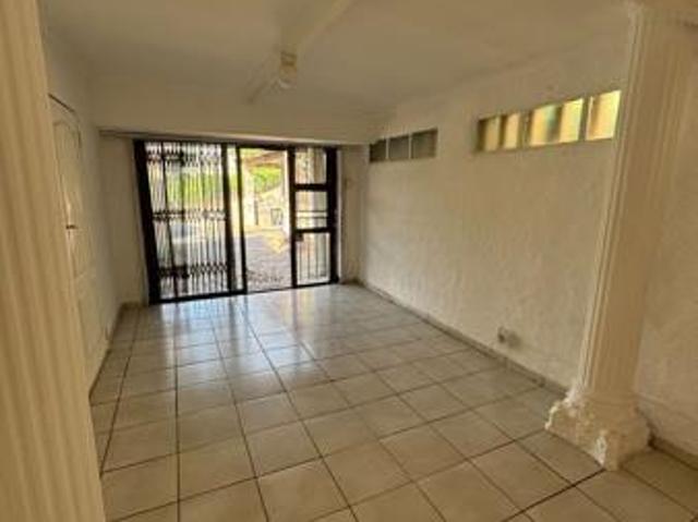 1 Bedroom Garden Cottage in Bromhof
