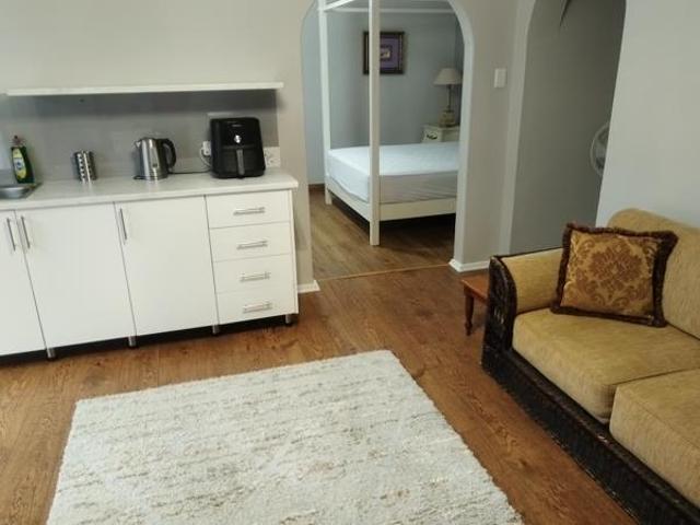 1 Bedroom Garden Cottage in Glen Barrie