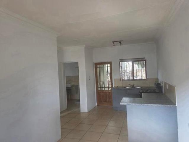 1 Bedroom Garden Cottage in Glen Marais