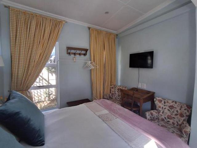 1 Bedroom Garden Cottage in Greenside