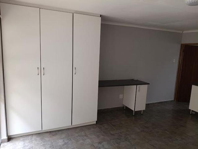 1 Bedroom Garden Cottage in Dan Pienaar