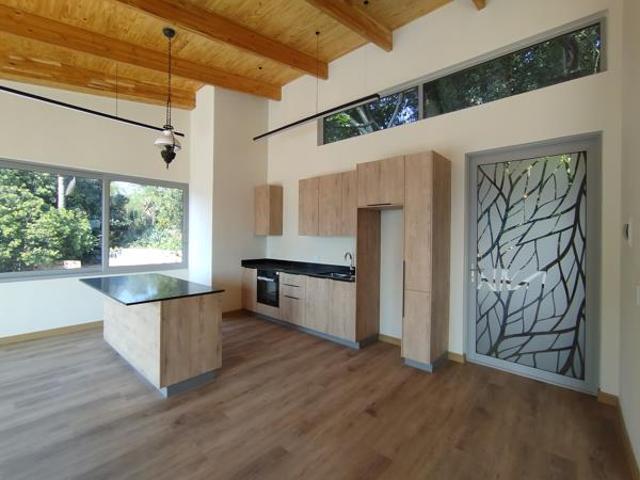 1 Bedroom Garden Cottage in Emmarentia
