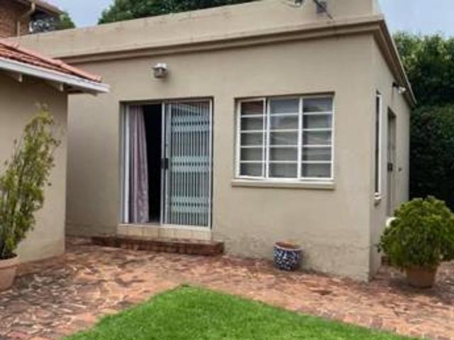 1 Bedroom Garden Cottage in Emmarentia