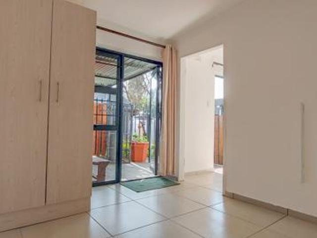 1 Bedroom Garden Cottage in Franklin Roosevelt Park