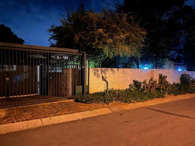 1 Bedroom Garden Cottage in Kensington B