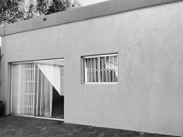 1 Bedroom Garden Cottage in Houghton Estate