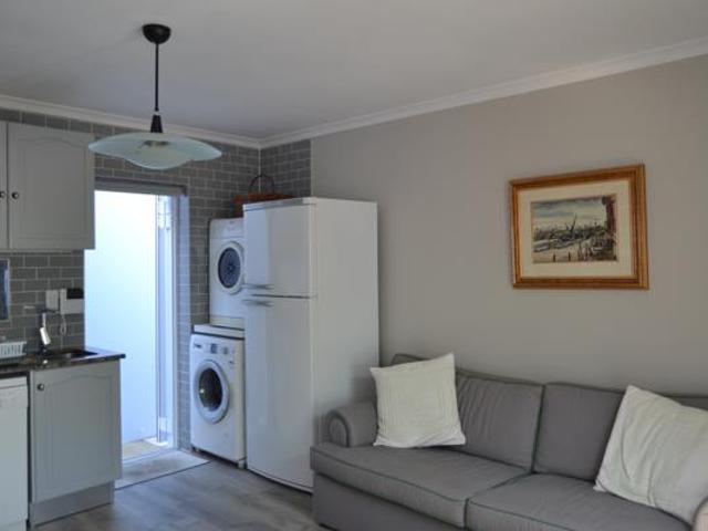 1 Bedroom Garden Cottage in Hout Bay Central