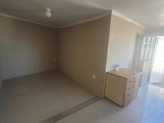1 Bedroom Garden Cottage in Havenside
