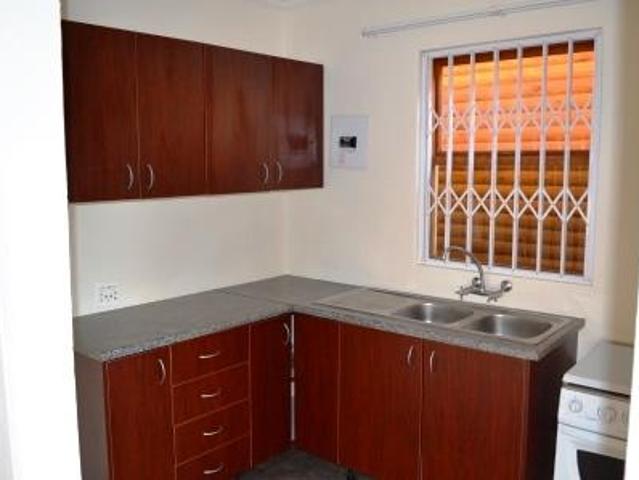 1 Bedroom Garden Cottage in Helderkruin