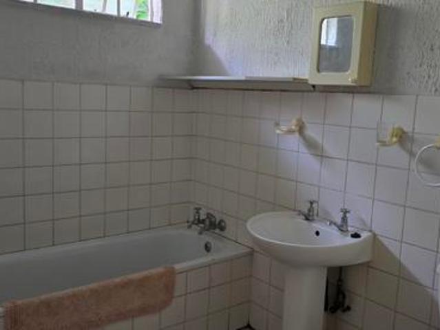 1 Bedroom Garden Cottage in Hurlingham Gardens
