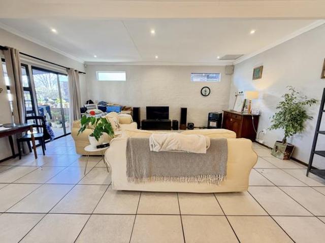 1 Bedroom Garden Cottage in Irene