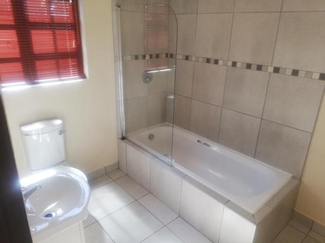 1 Bedroom Garden Cottage in Jacanlee