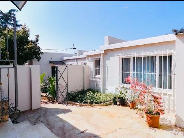 1 Bedroom Garden Cottage in Orange Grove